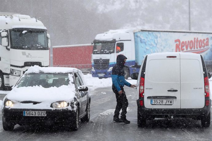 Vistas de Piedrafita do Cebeiro tras la nevada caída sobre la localidad, a 23 de enero de 2026, en Lugo, Galicia (España).