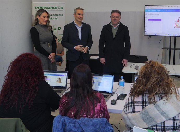 La Junta de Andalucía impulsa la empleabilidad y el autoempleo de 6.454 mujeres de zonas rurales mejorando sus competencias digitales.