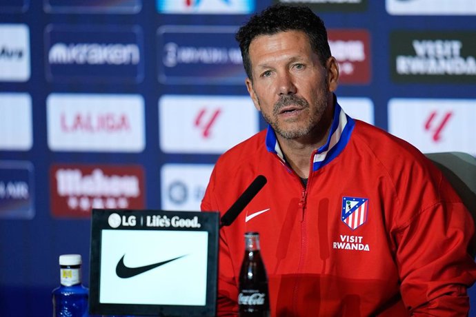 Archivo - Diego Pablo Simeone, head coach of Atletico de Madrid, gives a press conference during the training day of Atletico de Madrid ahead the Spanish League, LaLiga EA Sports, football match against Real Madrid at Riyadh Air Metropolitano on September