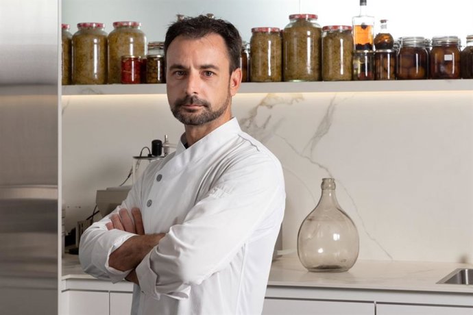 El chef Eduard Xatruch, con tres Estrellas Michelin y copropietario del restaurante Disfrutar, reconocido como el Mejor del Mundo en 2024 según The World's 50 Best Restaurant, llevará su visión más innovadora de la alta cocina al salón H&T en Málaga.