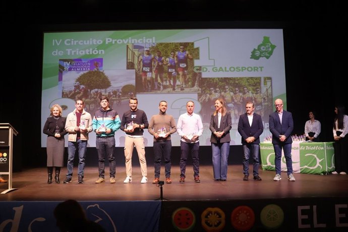 Clausurado el IV Circuito Provincial de Triatlón en El Ejido (Almería) con la entrega de premios.