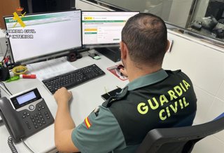 Archivo - Un agente de la Guardia Civil.
