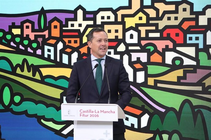 El alcalde de Toledo, Carlos Velázquez, durante la presentación de la estrategia municipal de Turismo 2026 en Fitur.