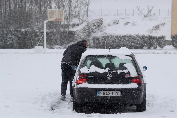 Vistas de Piedrafita do Cebeiro tras la nevada caída sobre la localidad, a 23 de enero de 2026, en Lugo, Galicia (España). La Xunta suspende las clases en gran parte de Lugo por la borrasca Ingrid. Las zonas de A Montaña, el sur y el centro de la provinci