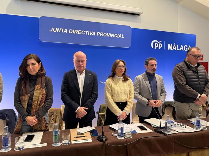 La presidenta del PP de Málaga, Patricia Navarro, ha reivindicado la responsabilidad institucional de la formación política 'popular' frente al "abandono temerario e irresponsable" del Gobierno de España en infraestructuras y movilidad.