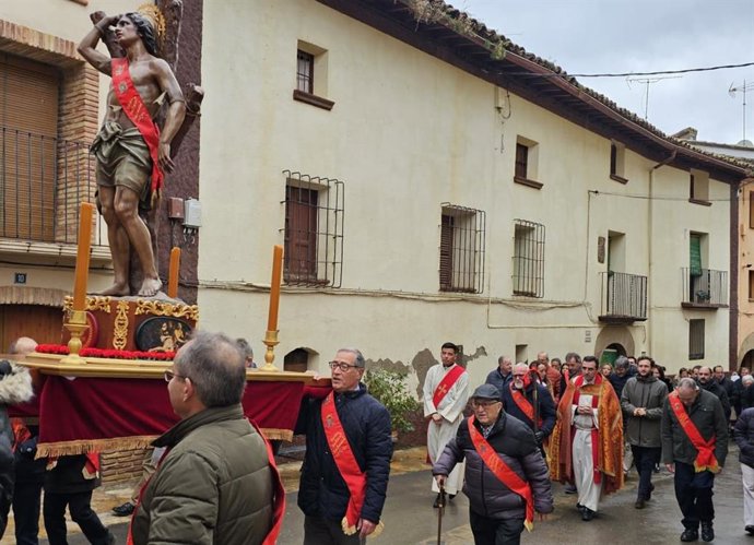 Procesión en Abiego en honor a los santos San Fabián y San Sebastián.