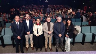 El alcalde de Jaén, Julio Millán, junto a la concejala de Servicios Sociales, Ángeles Díaz de la Torre, ha participado en la clausura de un curso de la empresa Jabalcuz Dependencia, que gestiona el servicio de ayuda a domicilio en la ciudad.