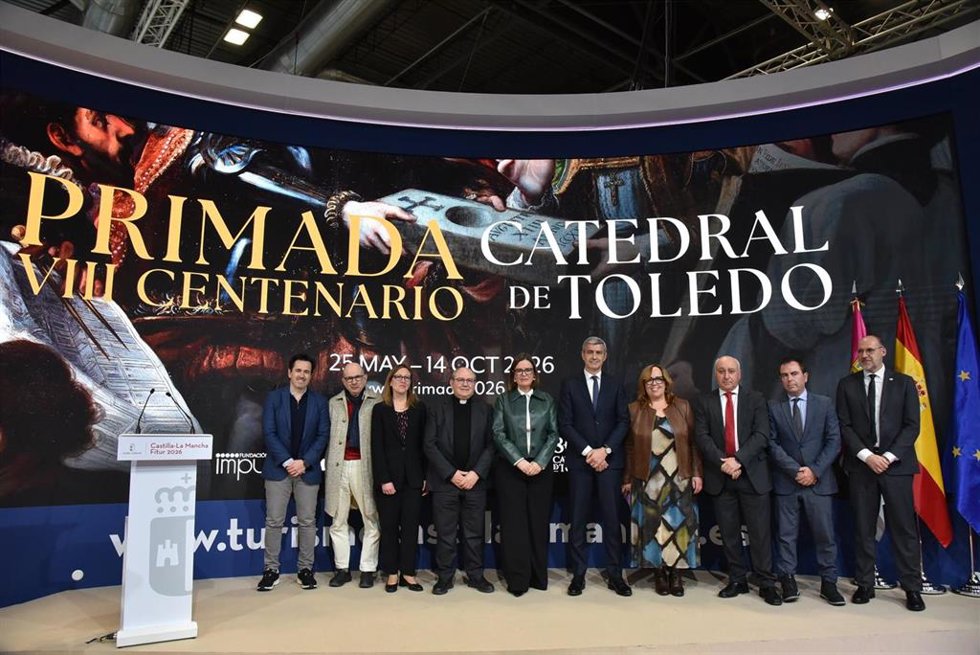 La consejera Portavoz, Esther Padilla, presenta la exposición organizada con motivo del octavo centenario de la Catedral Primada de Toledo, en el estand del Gobierno regional en la Feria Internacional de Turismo, Fitur.