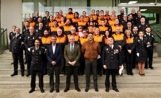 El Ayuntamiento de Sevilla celebra el primer acto de entrega de medallas a los voluntarios de Protección Civil.