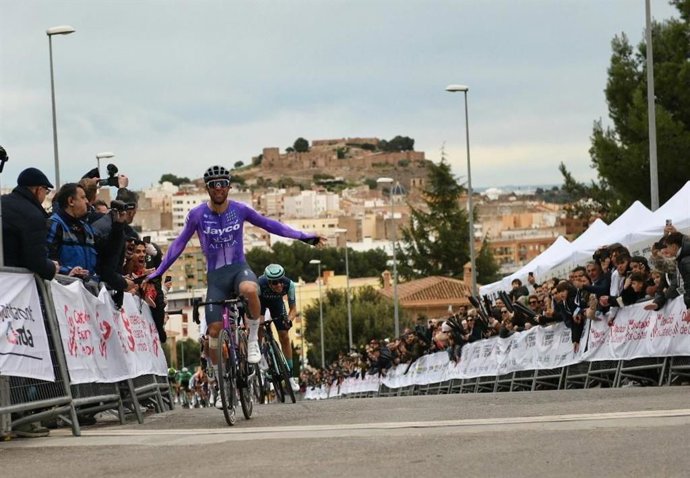 El ciclista australiano Michael Matthews (Team Jayco AlUla) celebra su victoria en el Gran Premio de Castellón-Ruta de la Cerámica 2026.