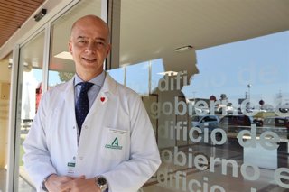 Archivo - El director gerente del Hospital Reina Sofía de Córdoba, Francisco Triviño.