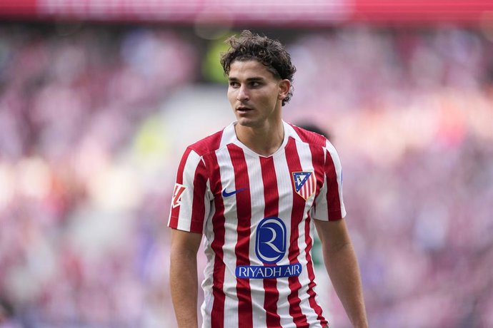 Archivo - Julian Alvarez of Atletico de Madrid looks on during the Spanish League, LaLiga EA Sports, football match played between Atletico de Madrid and Elche CF at Riyadh Air Metropolitano stadium on August 23, 2025, in Madrid, Spain.