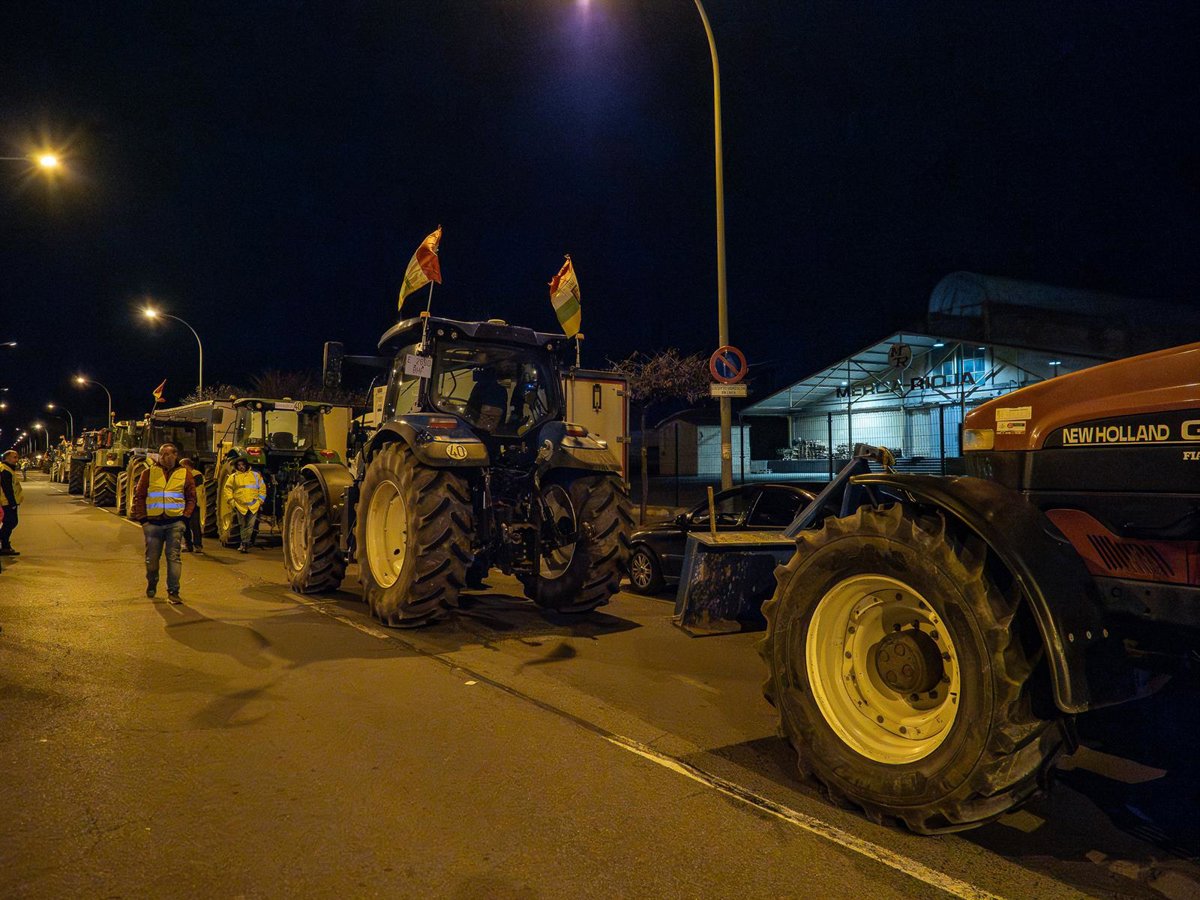 La asociación universitaria Tempranillo Garnacha apoya la movilización agraria: El campo está asfixiado