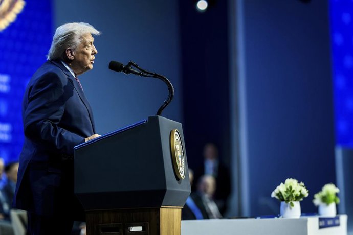 22 de janeiro de 2026, Davos, Suíça: O presidente dos Estados Unidos, Donald Trump, faz um discurso na cerimônia de anúncio e assinatura da Carta da Paz, paralelamente ao Fórum Econômico Mundial, no Centro de Congressos de Davos, em 22 de janeiro de 2026,