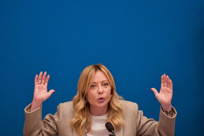 9 de janeiro de 2026, Roma, Itália: A primeira-ministra italiana GIORGIA MELONI reage enquanto ouve perguntas durante uma coletiva de imprensa na Câmara dos Deputados, em Roma.