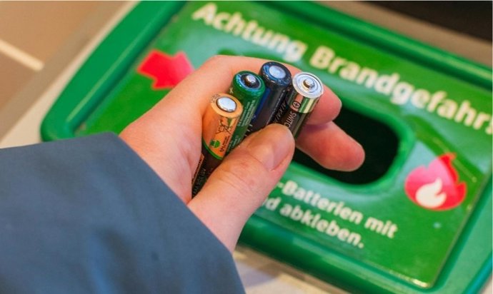 Si tienes pilas usadas en casa, no las tires al cajón: cómo guardarlas de forma segura hasta reciclarlas