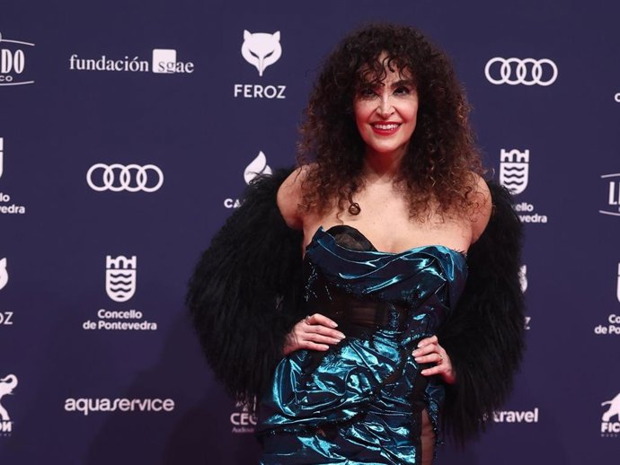 La diseñadora Cristina Rodríguez posa en la alfombra roja de los Premios Feroz 2026, en el Pazo da Cultura, a 24 de enero de 2026, en Pontevedra, Galicia (España).