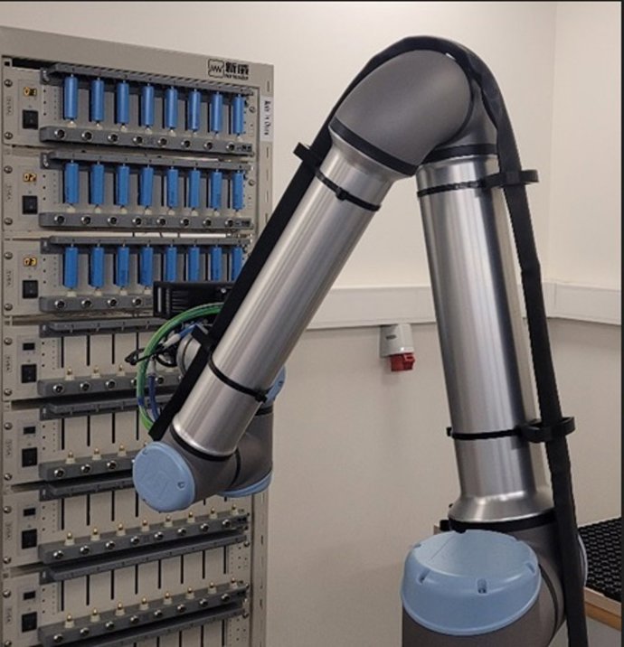 Equipo De Soldadura De Celdas Recuperadas Para Integrar Una Batería De Segunda Vida Del Centro Tecnológico De Nanofotónica (NTC) De La Universidad Politécnica De Valencia (UPV)