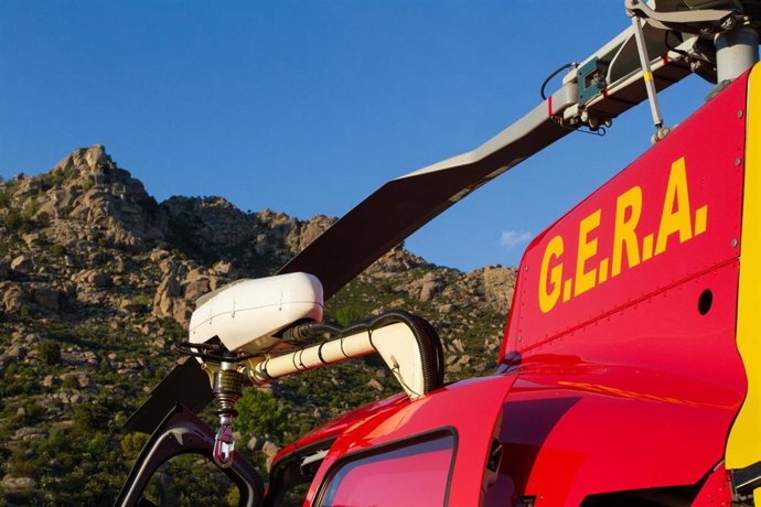 Archivo - Un helicópterodel Grupo Especial de Rescate en Altura (GERA) de Bomberos de la Comunidad de Madrid