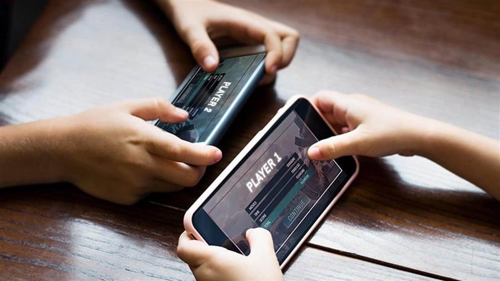 Archivo - Recurso de 'smartphones' con videojuegos