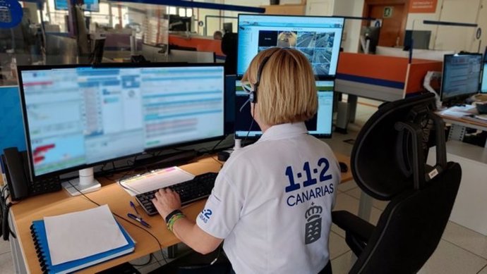 Archivo - Sala operativa del 112 Canarias