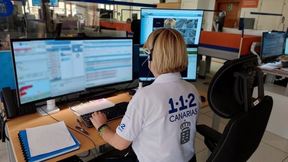 Archivo - Sala operativa del 112 Canarias