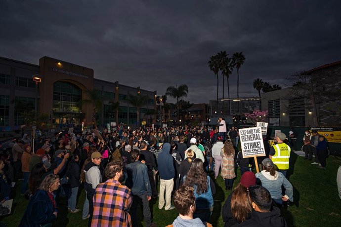 Imagen de marchas en San Diego tras la muerte a tiros de Alex Pretti a manos del ICE 