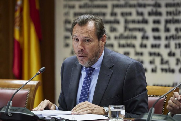 Archivo - Arquivo - O ministro dos Transportes e Mobilidade Sustentável, Óscar Puente, durante sua comparecimento perante a Comissão de Transportes e Mobilidade Sustentável do Senado para explicar os repetidos atrasos e múltiplas incidências na rede ferro