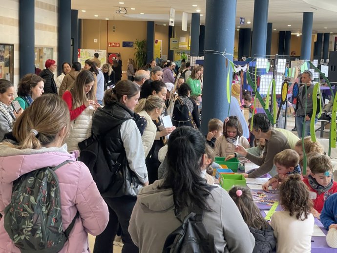 Asistentes a la Feria Infaciencia en la edición de 2025.