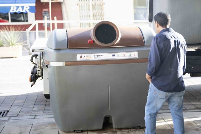 Contenedor marrón en Almería.