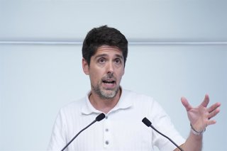 Archivo - Arxivo - El portaveu de Comuns en el Parlament de Catalunya, David Cid, durant una roda de premsa, en el Parlament de Catalunya, a 22 de juliol de 2025, a Barcelona, Catalunya (Espanya).