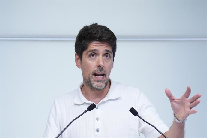 Archivo - Arxivo - El portaveu de Comuns en el Parlament de Catalunya, David Cid, durant una roda de premsa, en el Parlament de Catalunya, a 22 de juliol de 2025, a Barcelona, Catalunya (Espanya).