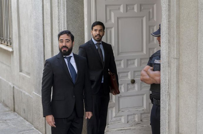 Archivo - El eurodiputado y líder de Se Acabó La Fiesta (SALF), Luis 'Alvise' Pérez (I), a su llegada al Tribunal Supremo, a 5 de junio de 2025, en Madrid (España). Alvise está citado para prestar declaración voluntaria ante el Tribunal Supremo (TS), en e