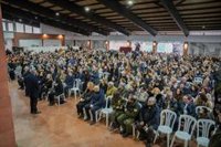 El pueblo de Adamuz (Córdoba) desborda su caseta municipal para honrar a las víctimas del siniestro ferroviario