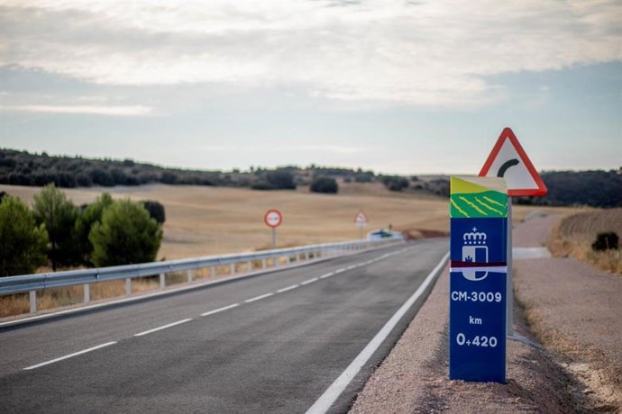 Señalética en una carretera de Castilla-La Mancha.