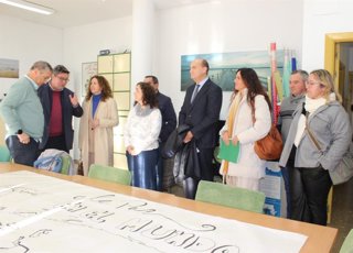 Imagen del delegado territorial de Desarrollo Educativo y Formación Profesional en Cádiz, José Ángel Aparicio, en su visita institucional a la localidad de Olvera (Cádiz).