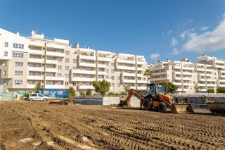 El Ayuntamiento de Marbella inicia las obras del complejo deportivo de Nueva Andalucía.