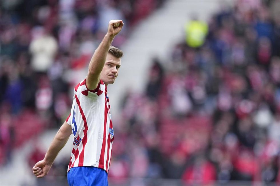 El delantero noruego del Atlético de Madrid, Alexander Sorloth, celebra su gol ante el RCD Mallorca en el encuentro de LaLiga EA Sports disputado en el Riyadh Air Metropolitano. 