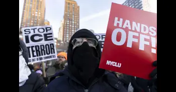 Los padres del enfermero muerto a tiros por agentes federales en Minneapolis subrayan que nunca sacó su arma