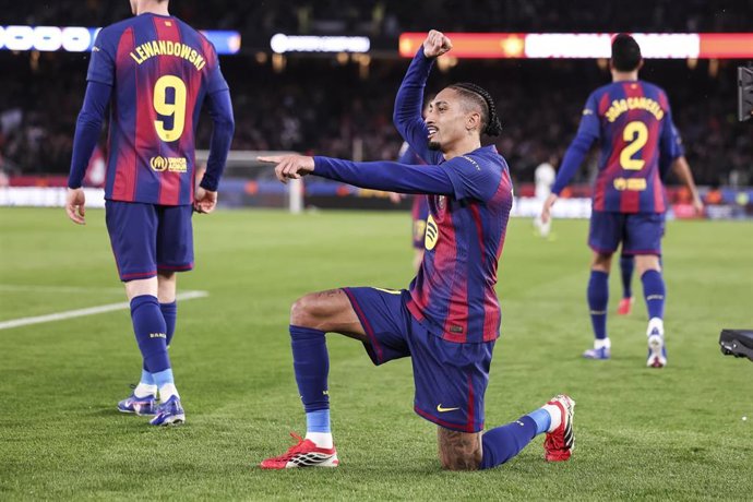 Raphinha celebra su gol en el FC Barcelona-Real Oviedo