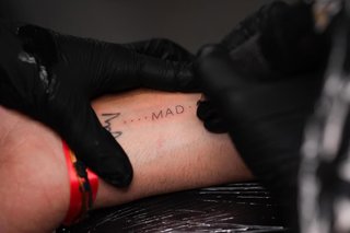 Tatuaje con iconografía madrileña