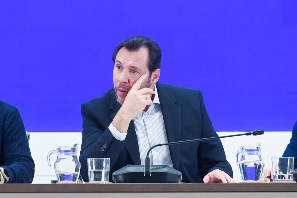 El ministro de Transportes y Movilidad Sostenible, Óscar Puente, durante una rueda de prensa, en el Ministerio de Transportes y Movilidad Sostenible, a 21 de enero de 2026, en Madrid (España).