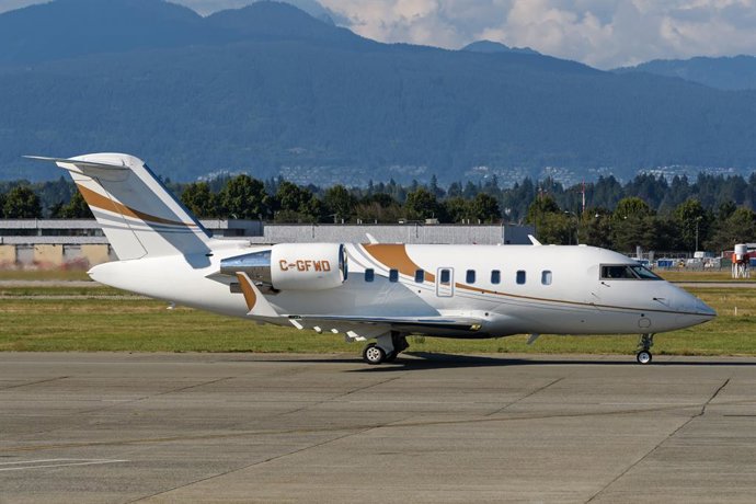 Arquivo - 22 de agosto de 2023, Richmond, Colúmbia Britânica, Canadá: Um jato executivo Bombardier Challenger 605 (C-GFWD) da Skysevice Business Aviation chega ao Aeroporto Internacional de Vancouver.