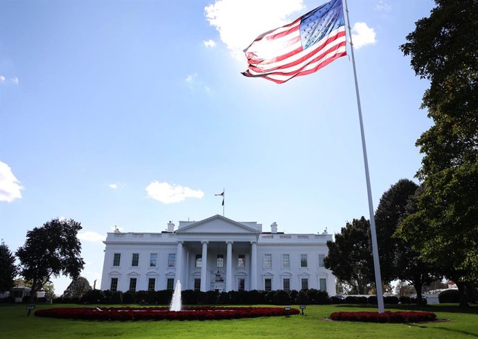 Archivo - Arquivo - 23 de outubro de 2025, Washington D.C., Virgínia, EUA: A Casa Branca é vista em Washington, D.C., EUA, em 23 de outubro de 2025. O presidente Donald Trump planejava construir um salão de festas na ala oeste da Casa Branca. O presidente