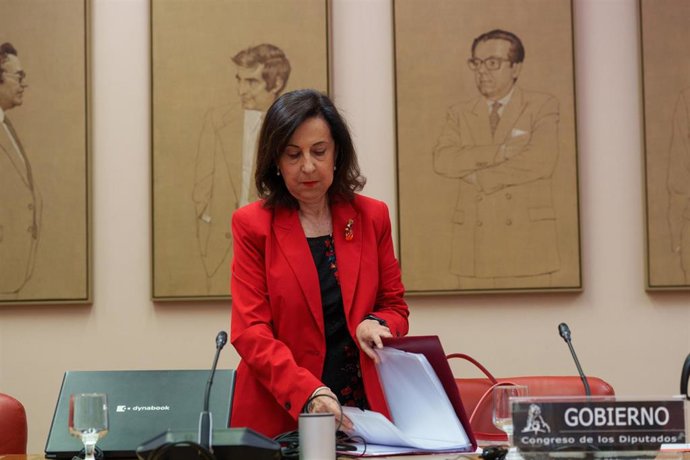 Archivo - La ministra de Defensa, Margarita Robles, en una comsiión del Congreso 