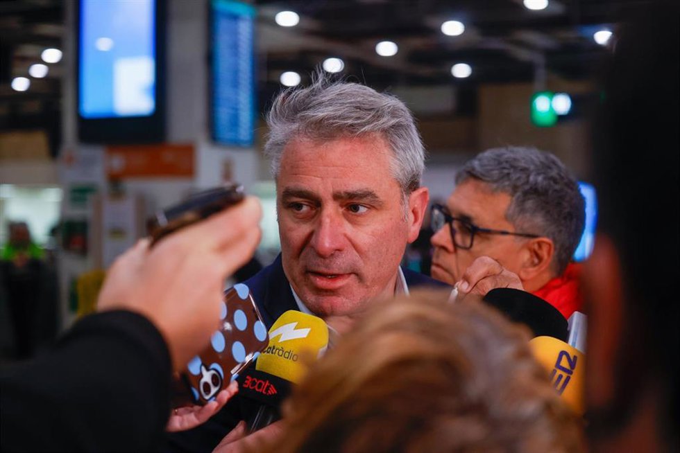 El portavoz de Renfe en Catalunya, Antonio Carmona, atiende a los medios en la Estación de Sants, a 26 de enero de 2026, en Barcelona, Catalunya (España).