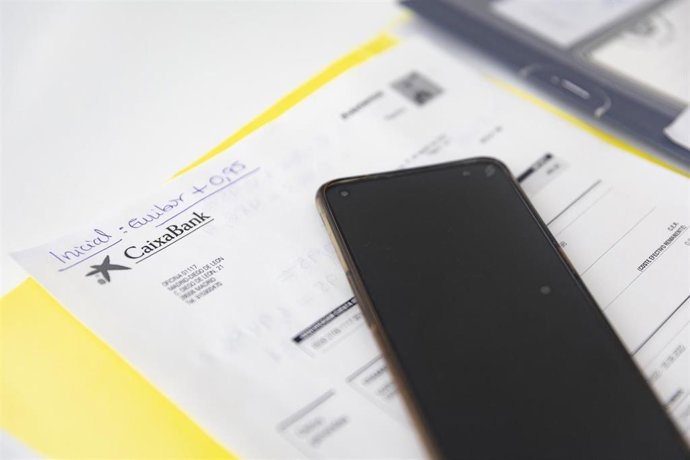 Archivo - Documentación para la firma de una hipoteca, a 15 de marzo de 2023, en Madrid (España). 