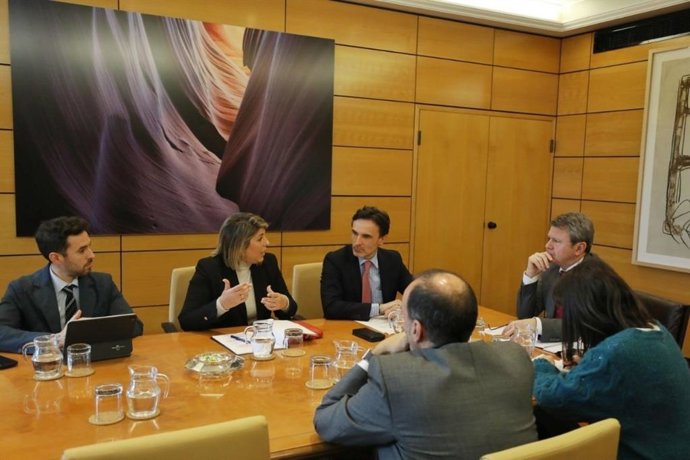La alcaldesa de Cartagena, Noelia Arroyo, reunida con el consejero de Fomento e Infraestructuras, Jorge García Montoro, y el secretario de Estado de Transportes, José Antonio Santano