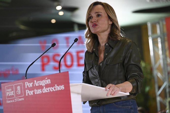 La secretaria general del PSOE de Aragón y candidata a las elecciones autonómicas, Pilar Alegría, participa en un mitin de campaña, a 25 de enero de 2026, 