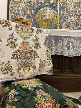 El Museo de la Seda de València da visibilidad a los actuales fabricantes locales de tejidos con una exposición que exalta el trabajo de estos artesanos.